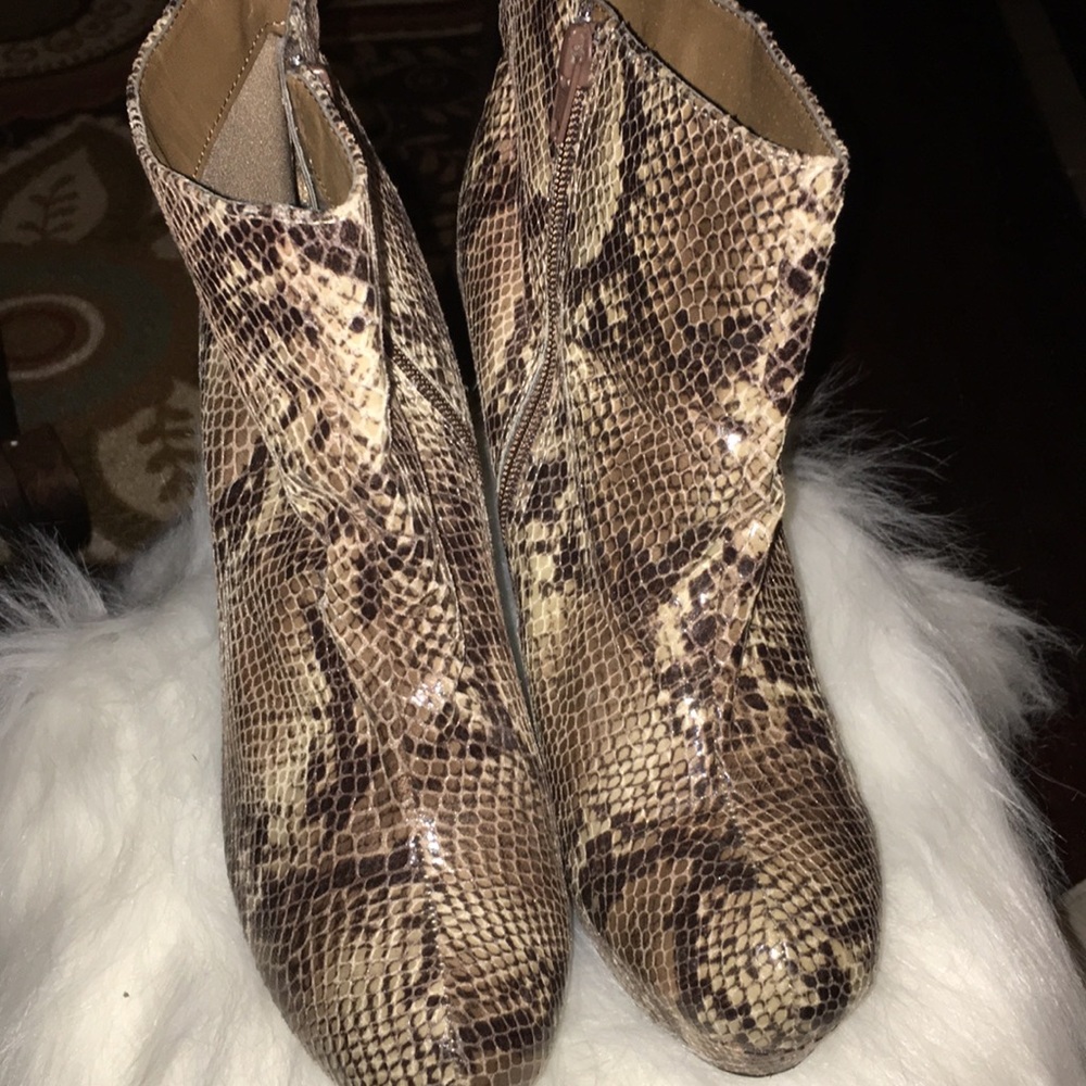 Like new women’s boots